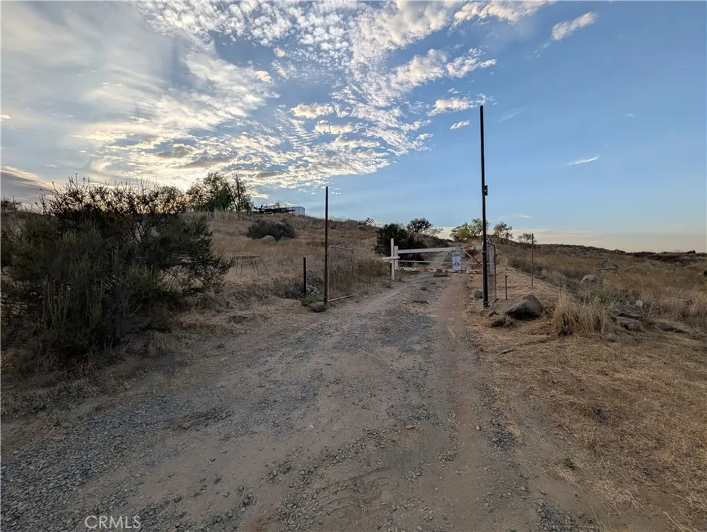 16690 Harris Perris, CA 92570