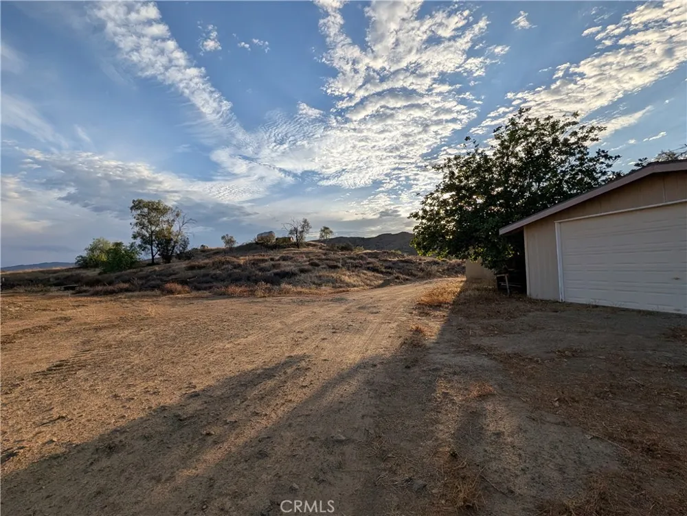 16690 Harris Perris, CA 92570