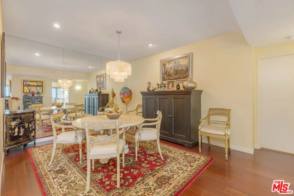 13600 Marina Pointe Drive #1704 Marina del Rey, CA 90292
