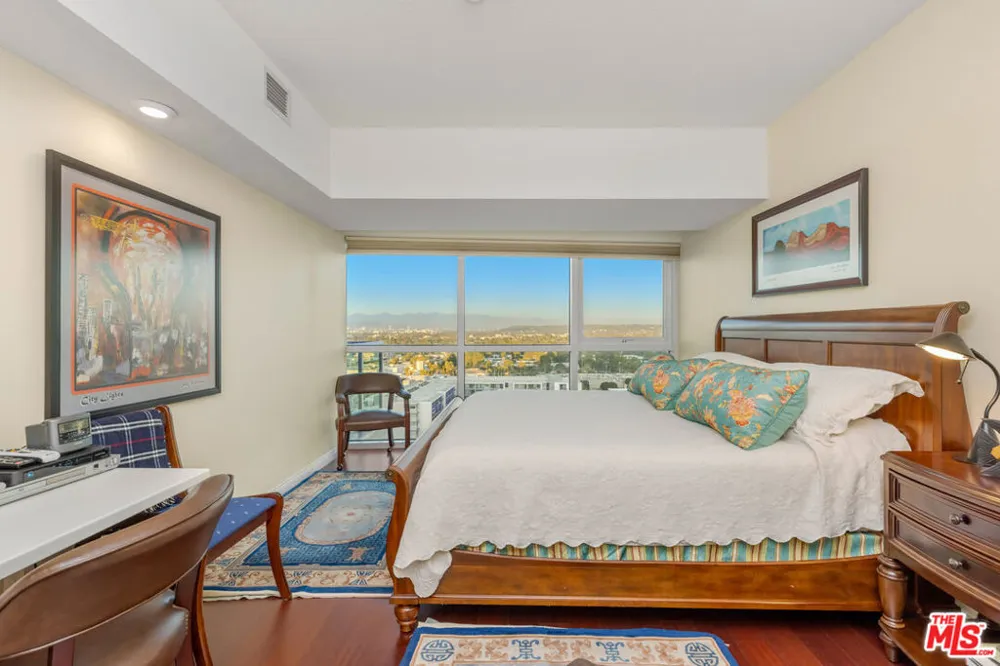 13600 Marina Pointe Drive #1704 Marina del Rey, CA 90292