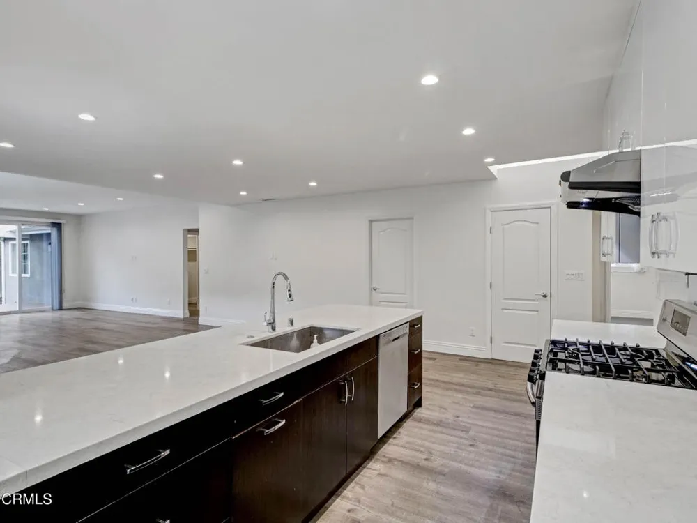 4814 Viro Road La Canada Flintridge, CA 91011