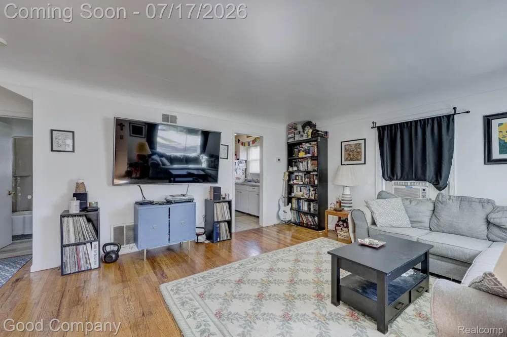 23465 Hazelwood Avenue Hazel Park City, MI 48030