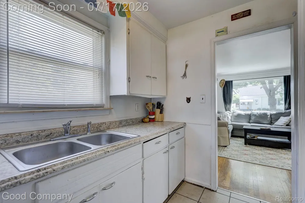 23465 Hazelwood Avenue Hazel Park City, MI 48030