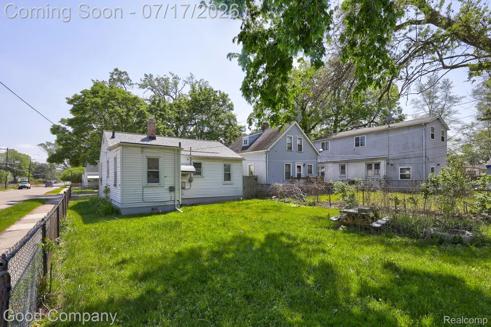 23465 Hazelwood Avenue Hazel Park City, MI 48030