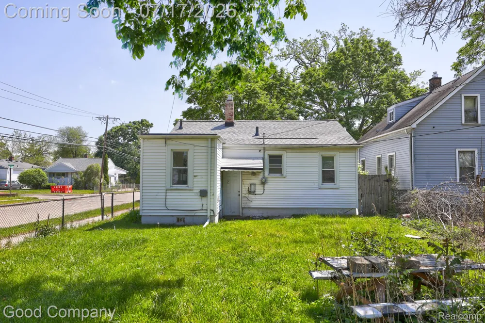23465 Hazelwood Avenue Hazel Park City, MI 48030