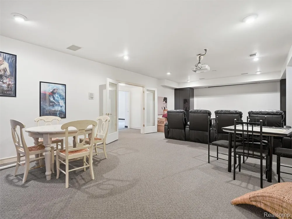 3104 Quarton Road Bloomfield Charter Township, MI 48304