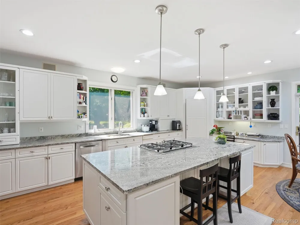 3104 Quarton Road Bloomfield Charter Township, MI 48304