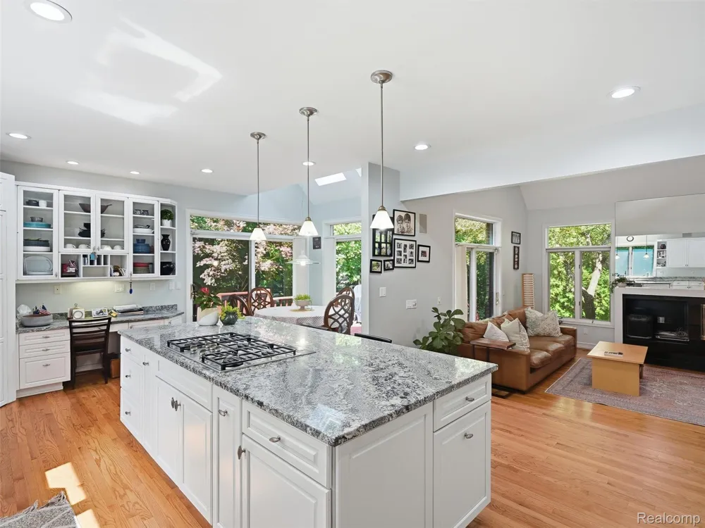 3104 Quarton Road Bloomfield Charter Township, MI 48304