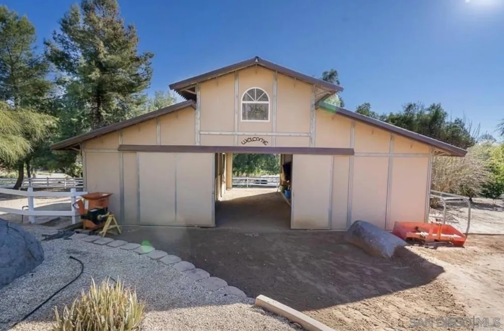 2736 Via Chinarros Alpine, CA 91901