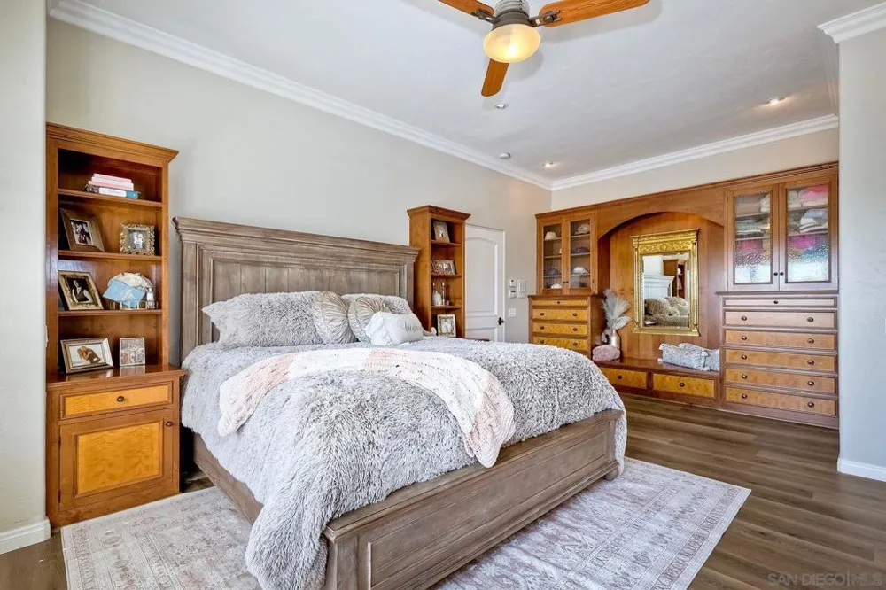 2736 Via Chinarros Alpine, CA 91901