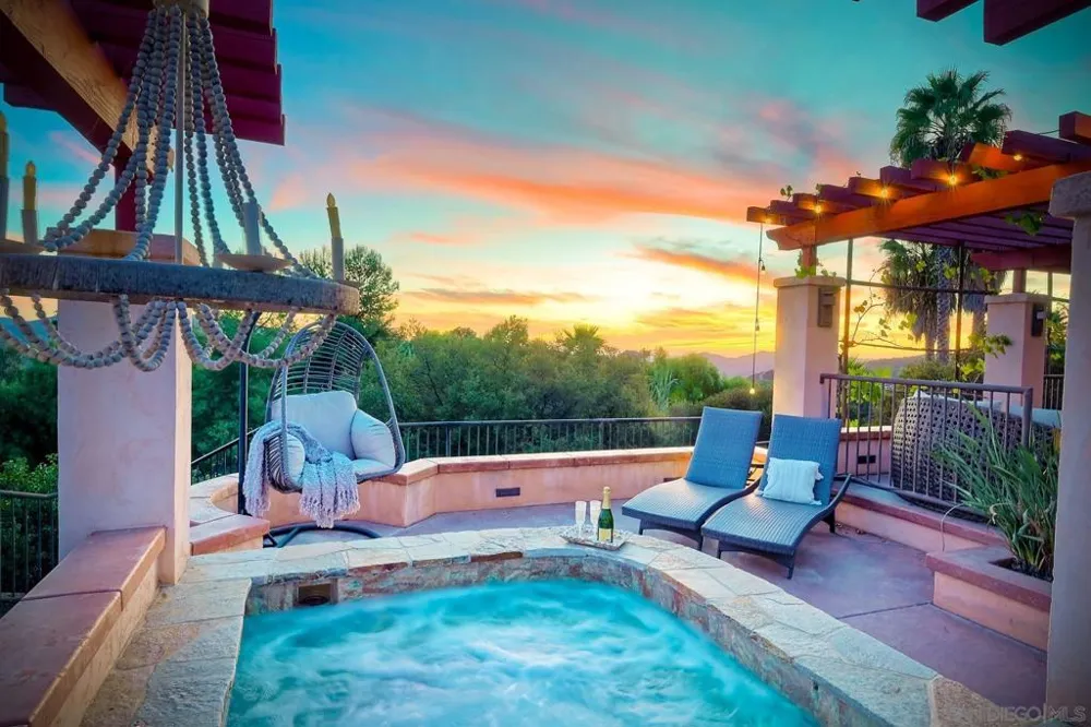 2736 Via Chinarros Alpine, CA 91901
