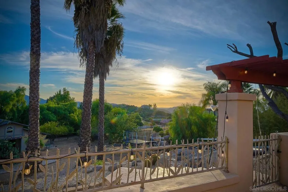 2736 Via Chinarros Alpine, CA 91901