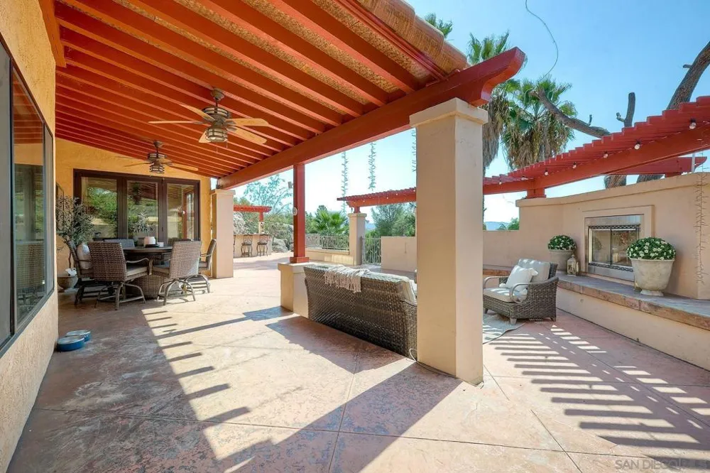 2736 Via Chinarros Alpine, CA 91901