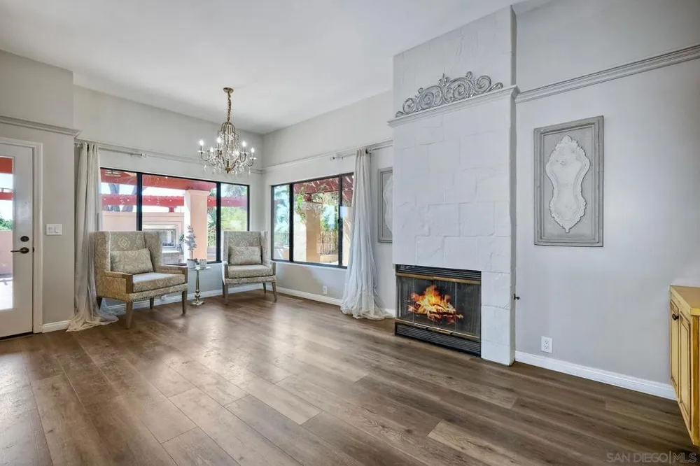 2736 Via Chinarros Alpine, CA 91901