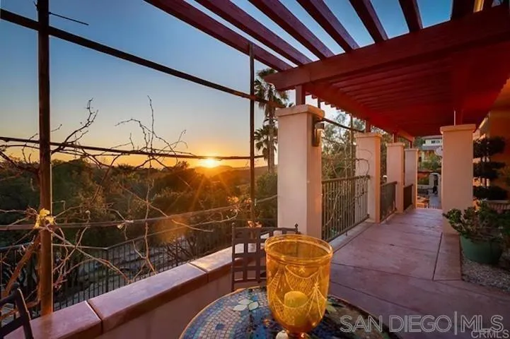 2736 Via Chinarros Alpine, CA 91901