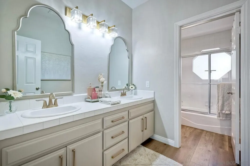 2736 Via Chinarros Alpine, CA 91901