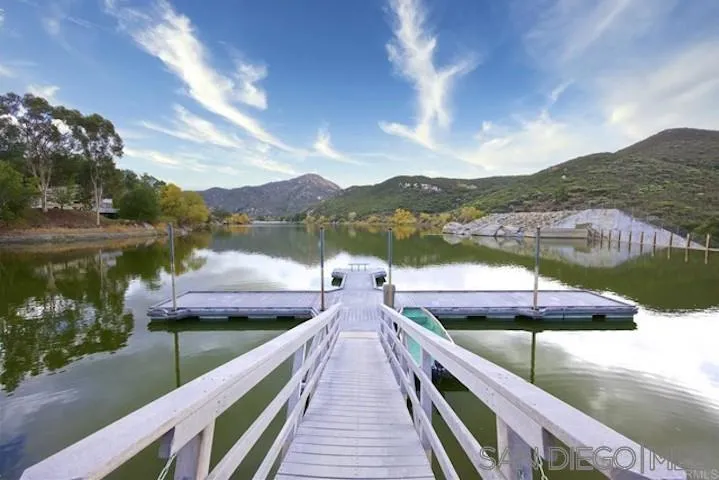 2736 Via Chinarros Alpine, CA 91901