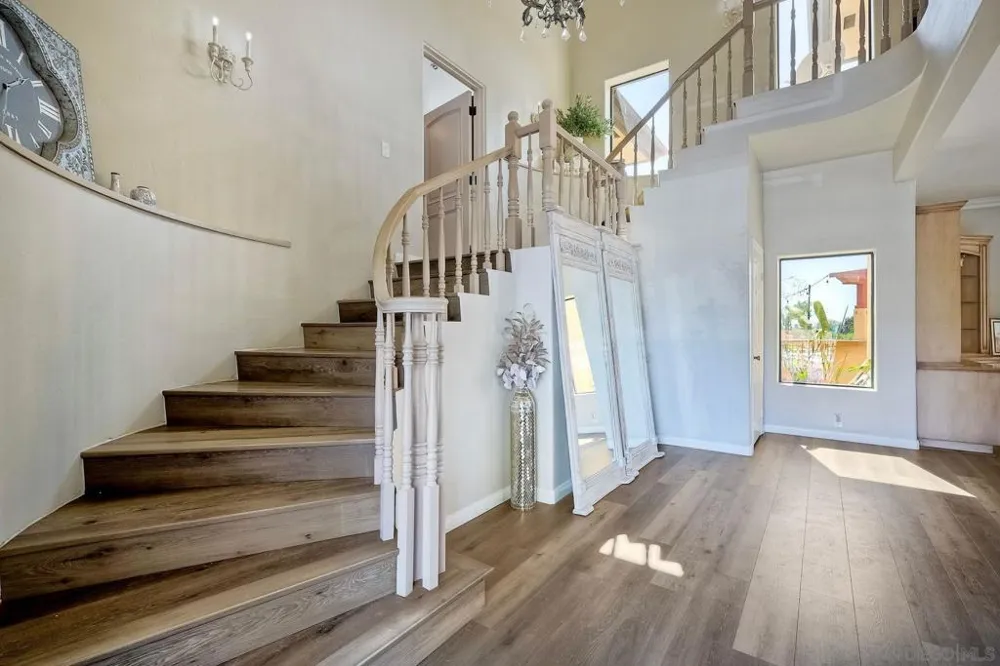 2736 Via Chinarros Alpine, CA 91901