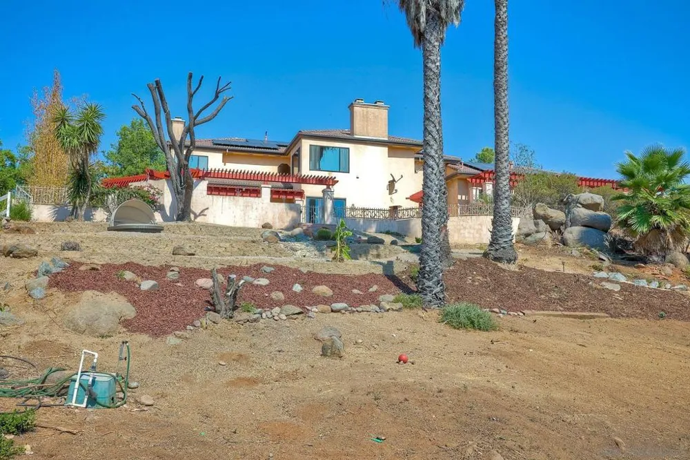 2736 Via Chinarros Alpine, CA 91901
