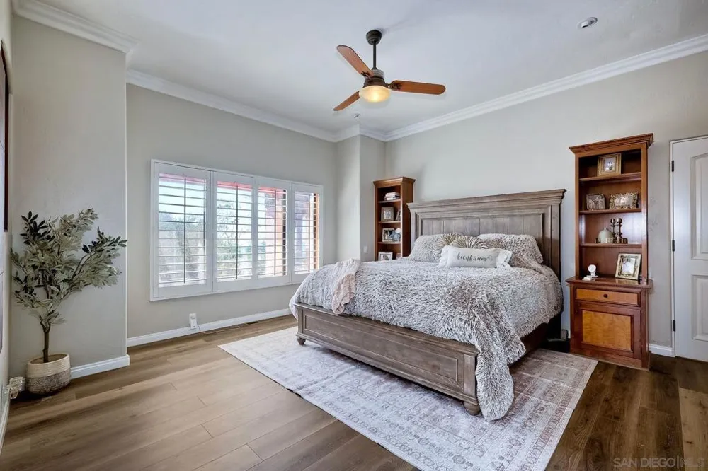 2736 Via Chinarros Alpine, CA 91901