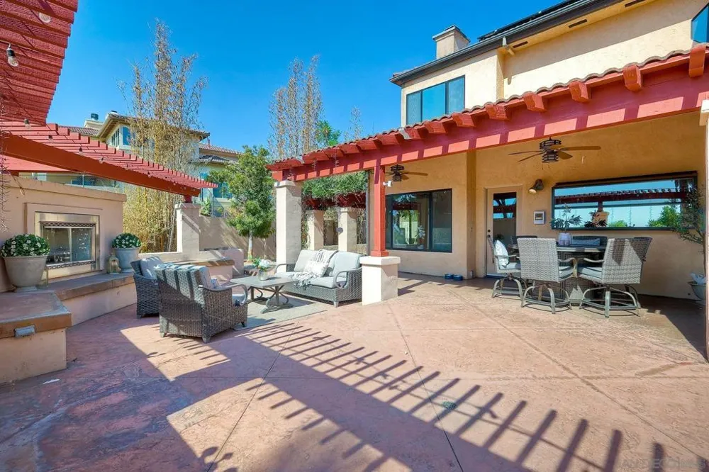 2736 Via Chinarros Alpine, CA 91901