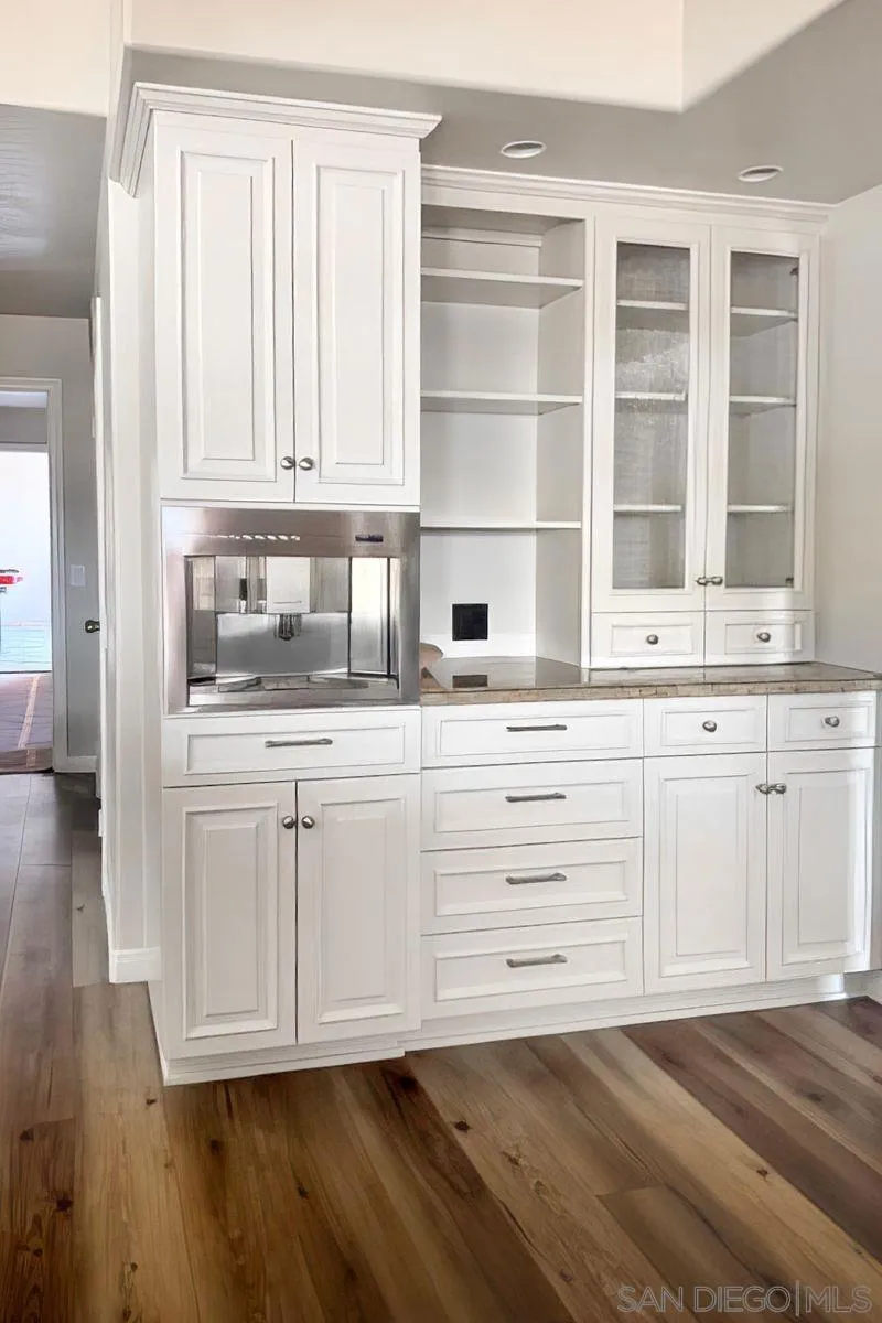 2736 Via Chinarros Alpine, CA 91901