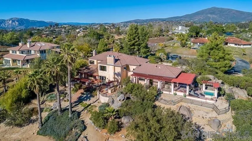 2736 Via Chinarros Alpine, CA 91901