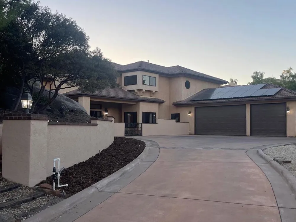 2736 Via Chinarros Alpine, CA 91901