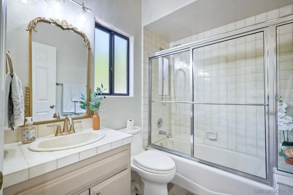 2736 Via Chinarros Alpine, CA 91901