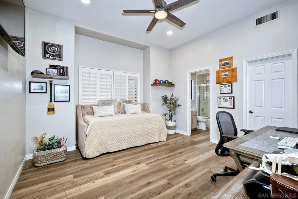 2736 Via Chinarros Alpine, CA 91901