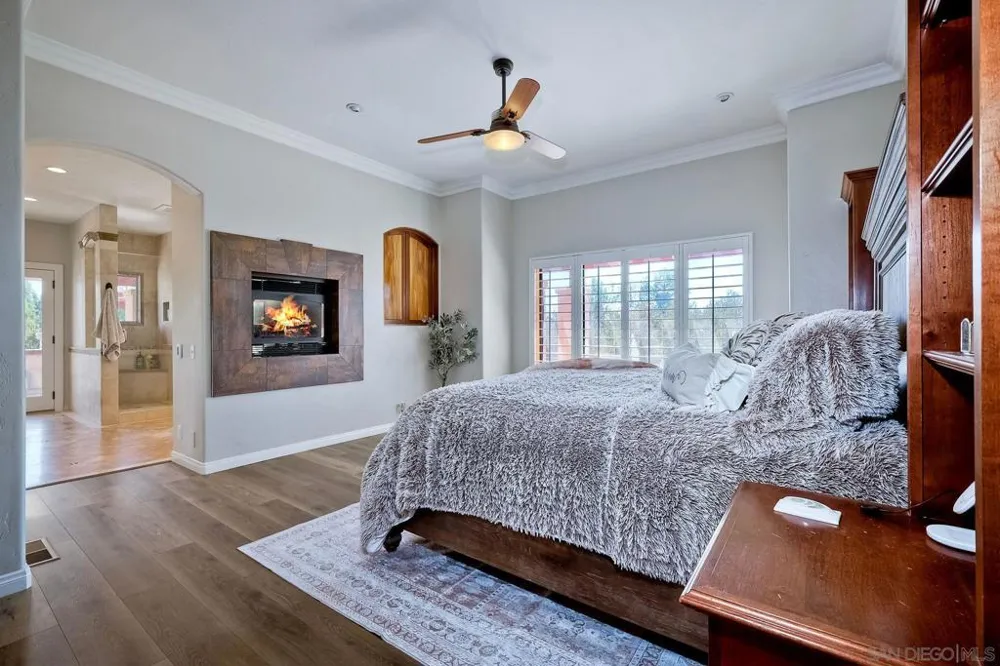 2736 Via Chinarros Alpine, CA 91901