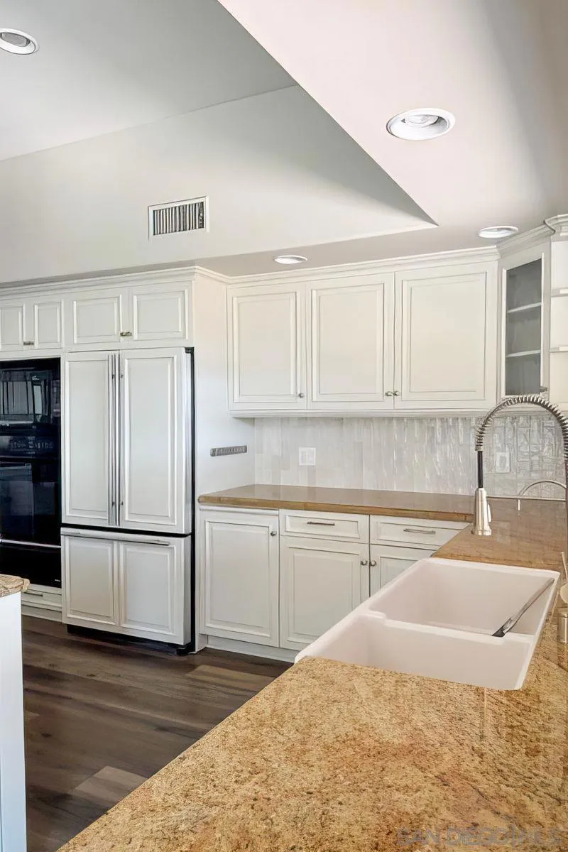 2736 Via Chinarros Alpine, CA 91901