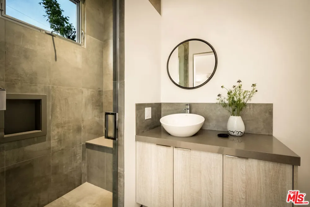 1347 Palms Boulevard Venice, CA 90291