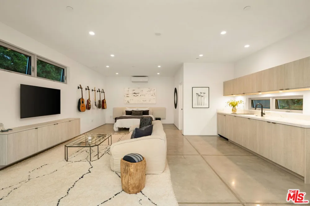 1347 Palms Boulevard Venice, CA 90291