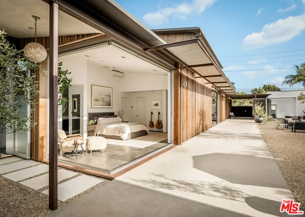 1347 Palms Boulevard Venice, CA 90291