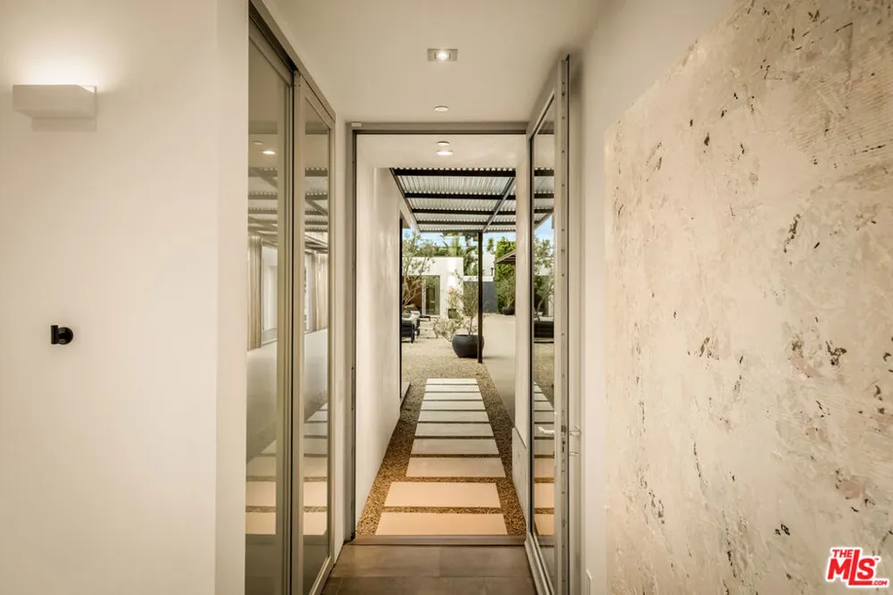 1347 Palms Boulevard Venice, CA 90291