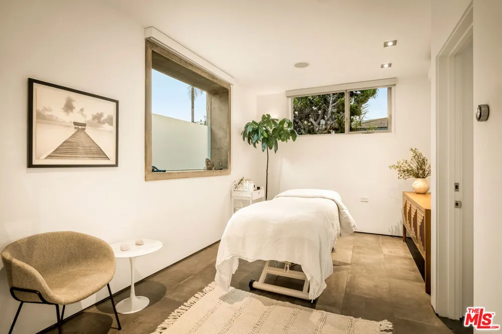 1347 Palms Boulevard Venice, CA 90291