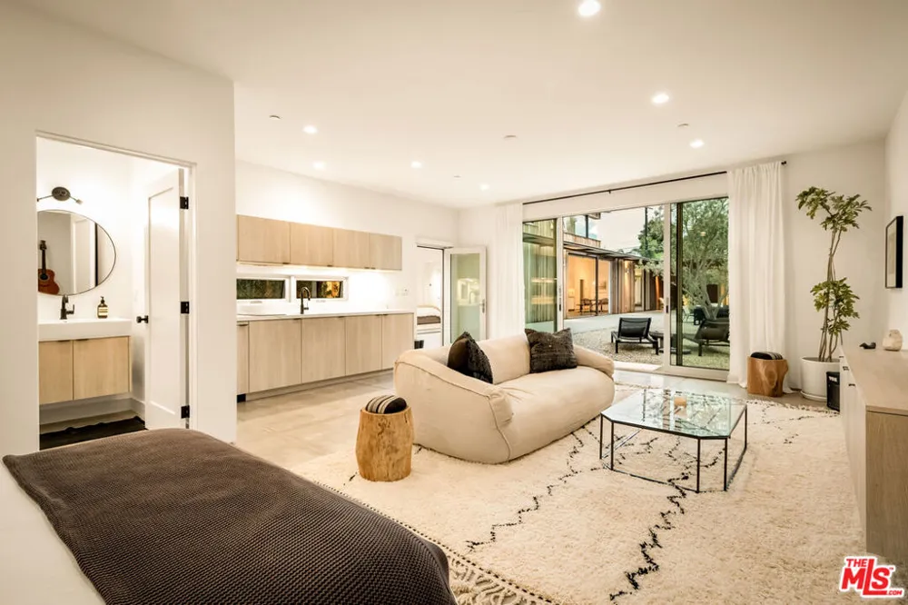1347 Palms Boulevard Venice, CA 90291
