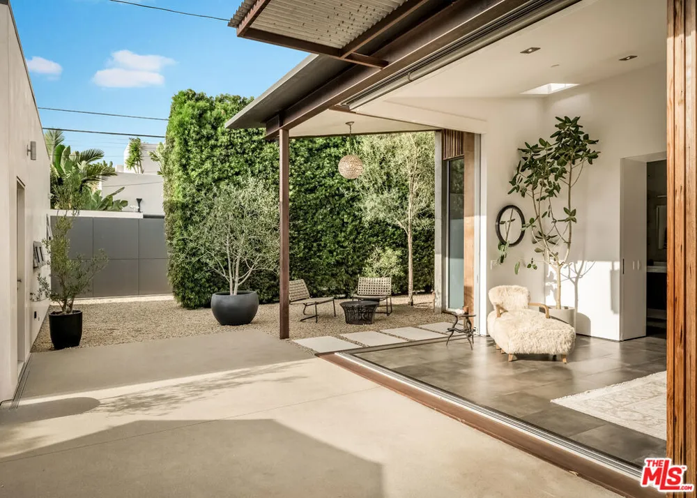 1347 Palms Boulevard Venice, CA 90291
