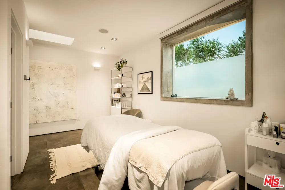 1347 Palms Boulevard Venice, CA 90291