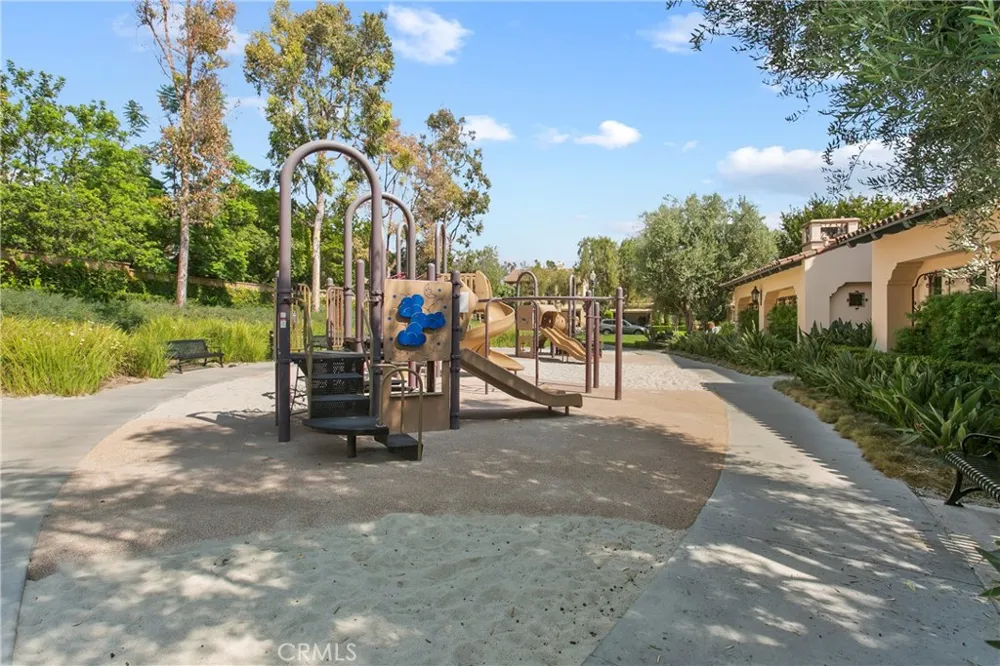 44 Modesto Irvine, CA 92602