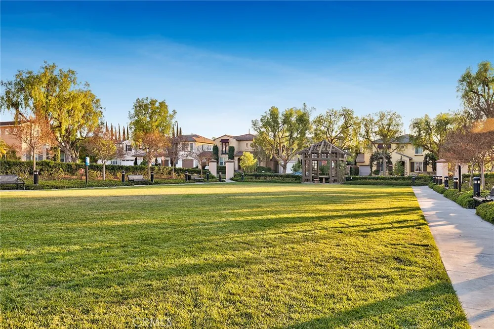 44 Modesto Irvine, CA 92602