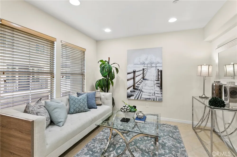 44 Modesto Irvine, CA 92602