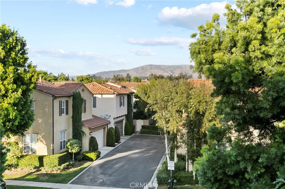 44 Modesto Irvine, CA 92602