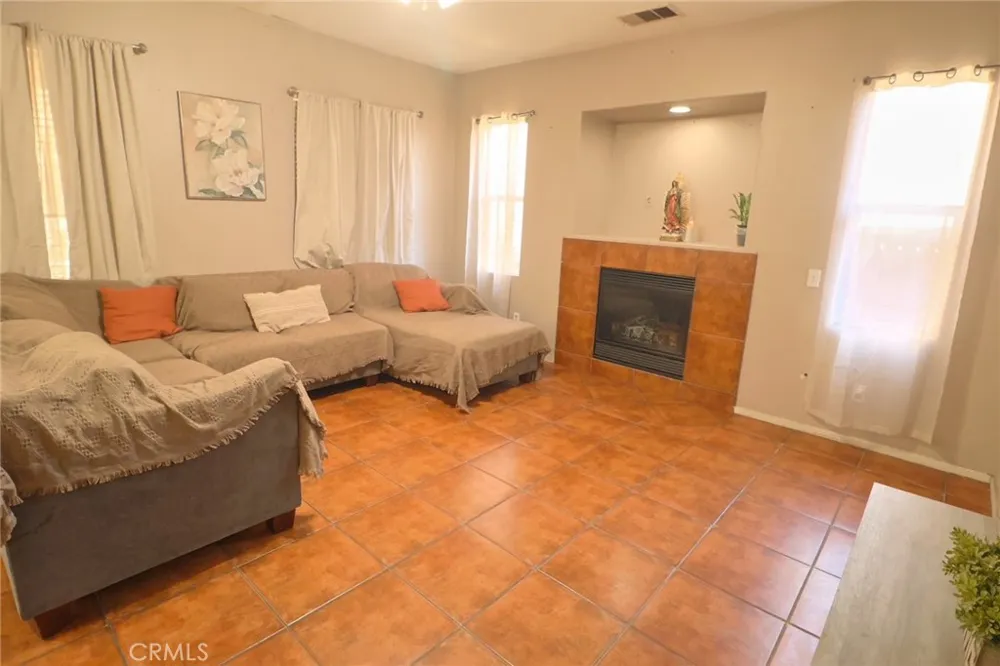 3891 Albillo Loop Perris, CA 92571