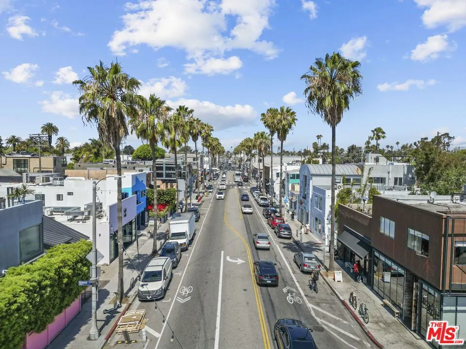 12515 Pacific Avenue #208 Los Angeles, CA 90066