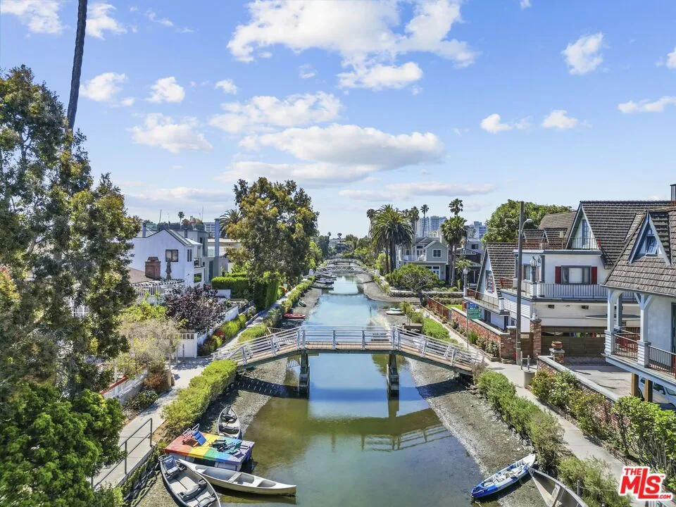 12515 Pacific Avenue #208 Los Angeles, CA 90066