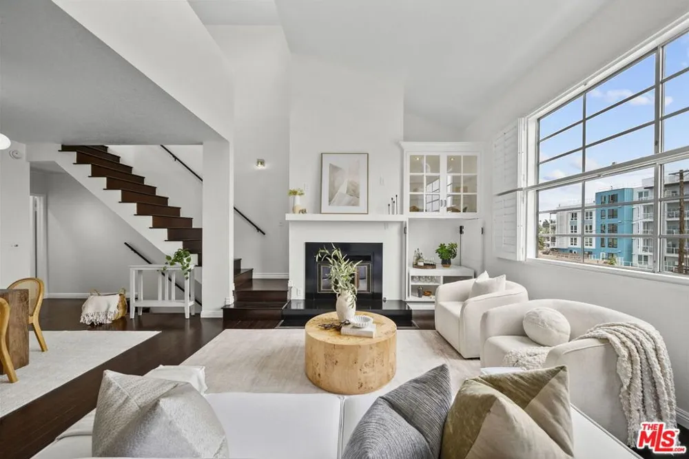 12515 Pacific Avenue #208 Los Angeles, CA 90066