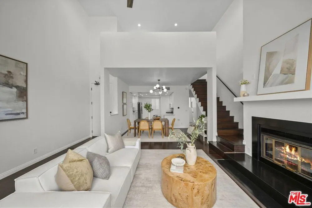 12515 Pacific Avenue #208 Los Angeles, CA 90066