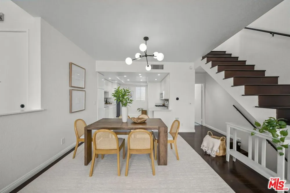 12515 Pacific Avenue #208 Los Angeles, CA 90066